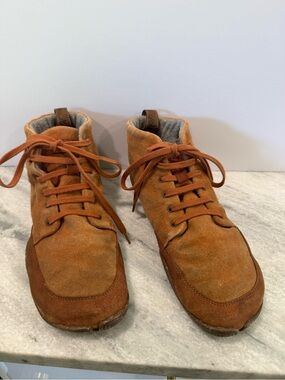 Men’s Shoes > Sneakers / Casual Shoes
